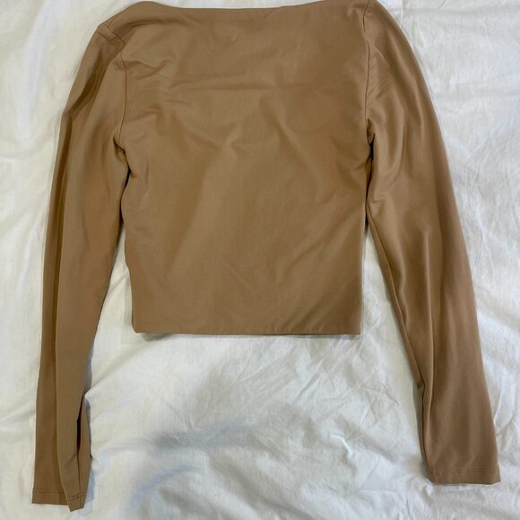 Aritzia Babaton Contour Scoopneck Longsleeve - Picture 2 of 2